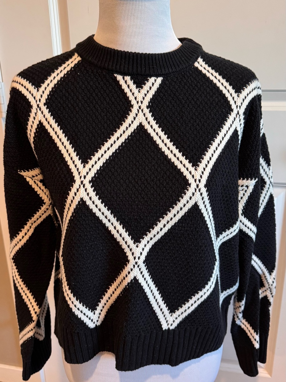 DEX Classic Black & White Diamond Knit Sweater, Small